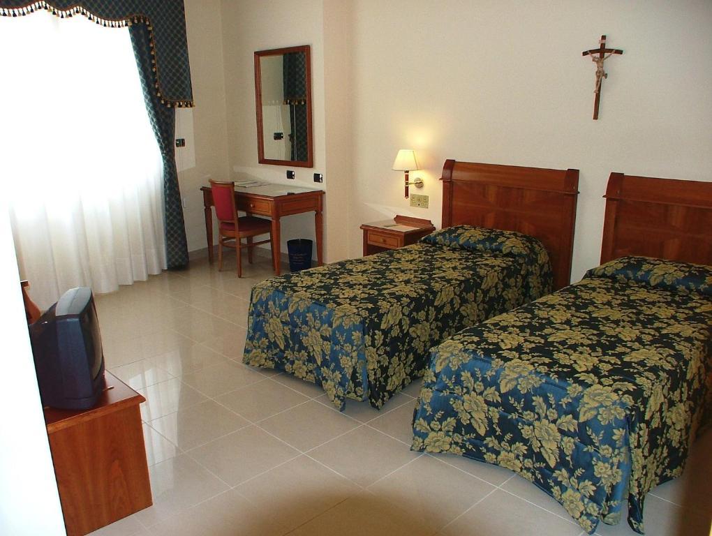 Hotel Centro Di Spiritualita Padre Pio San Giovanni Rotondo Zimmer foto
